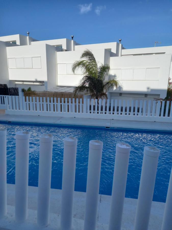 A Levante Conil- Solo Familias Y Parejas 科尼尔-德拉弗龙特拉 外观 照片